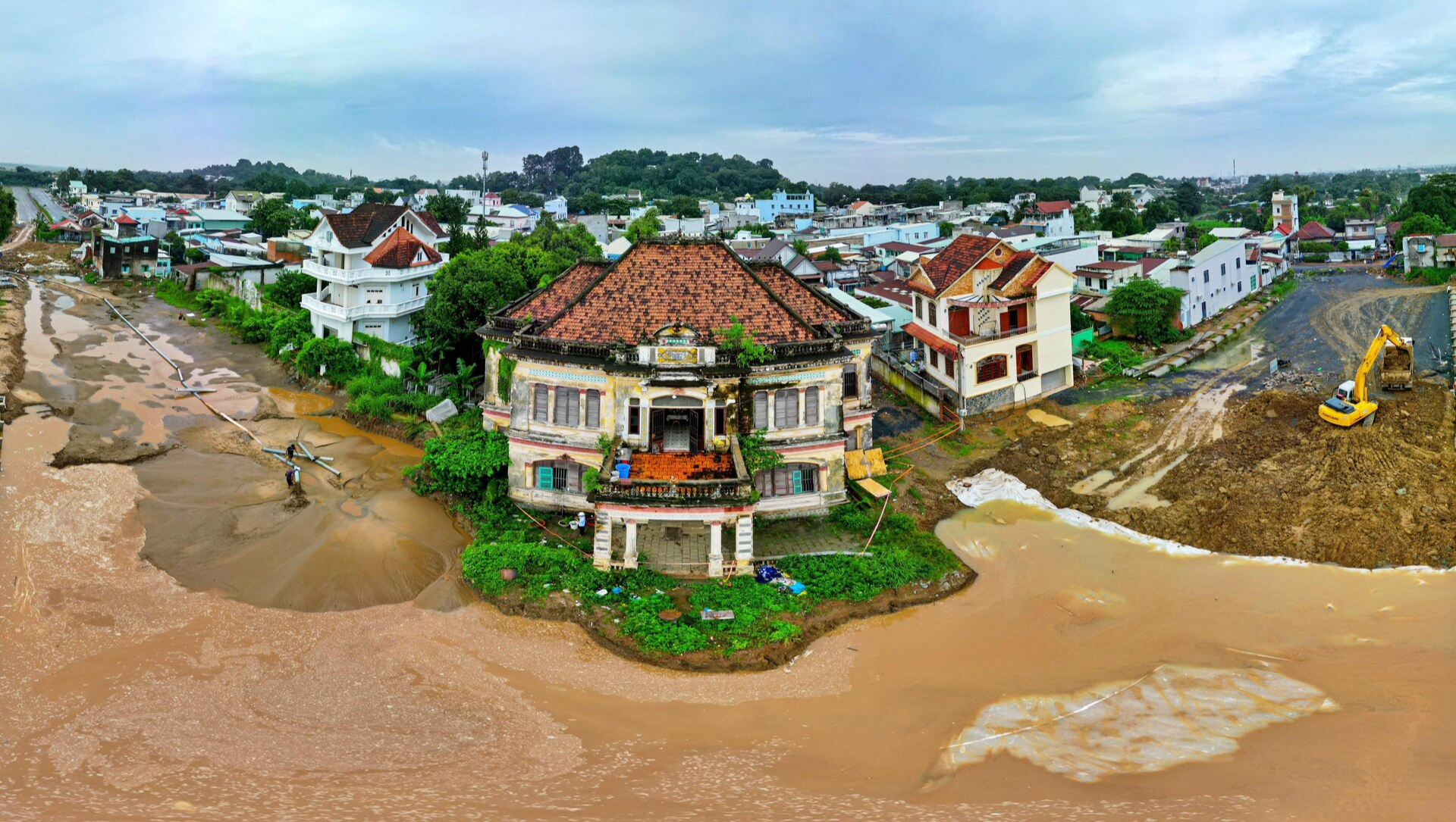 Đồng Nai bất ngờ “nắn” tuyến đường dài 5 km để giữ lại biệt thự cổ 100 năm tuổi- Ảnh 1. Đồng Nai bất ngờ “nắn” tuyến đường dài 5 km để giữ lại biệt thự cổ 100 năm tuổi- Ảnh 1.