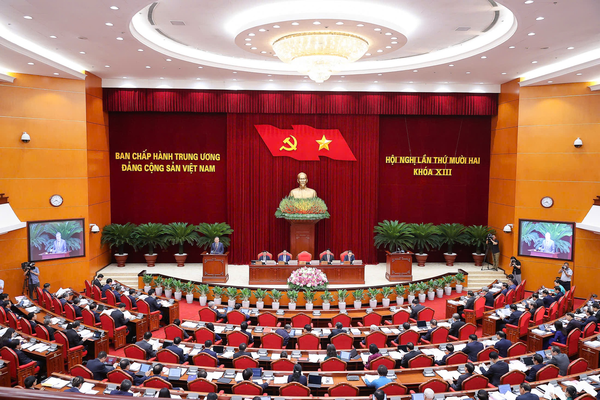 Tổng Bí thư Tô Lâm phát biểu khai mạc Hội nghị Trung ương 12- Ảnh 1.