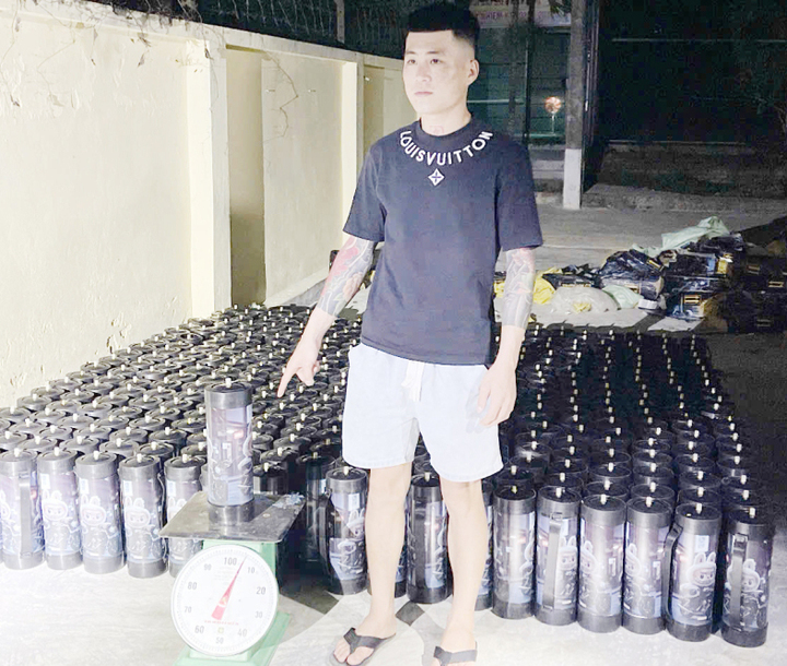 Bắt giữ nam thanh niên vận chuyển trái phép khí cười tại Quảng Ninh - Ảnh 1.