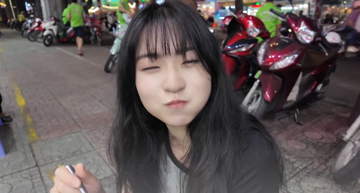 Khách Trung Quốc thích mê 1 món vỉa hè tại TP HCM, thốt lên: "Sống ở Việt Nam sung sướng quá"- Ảnh 5.