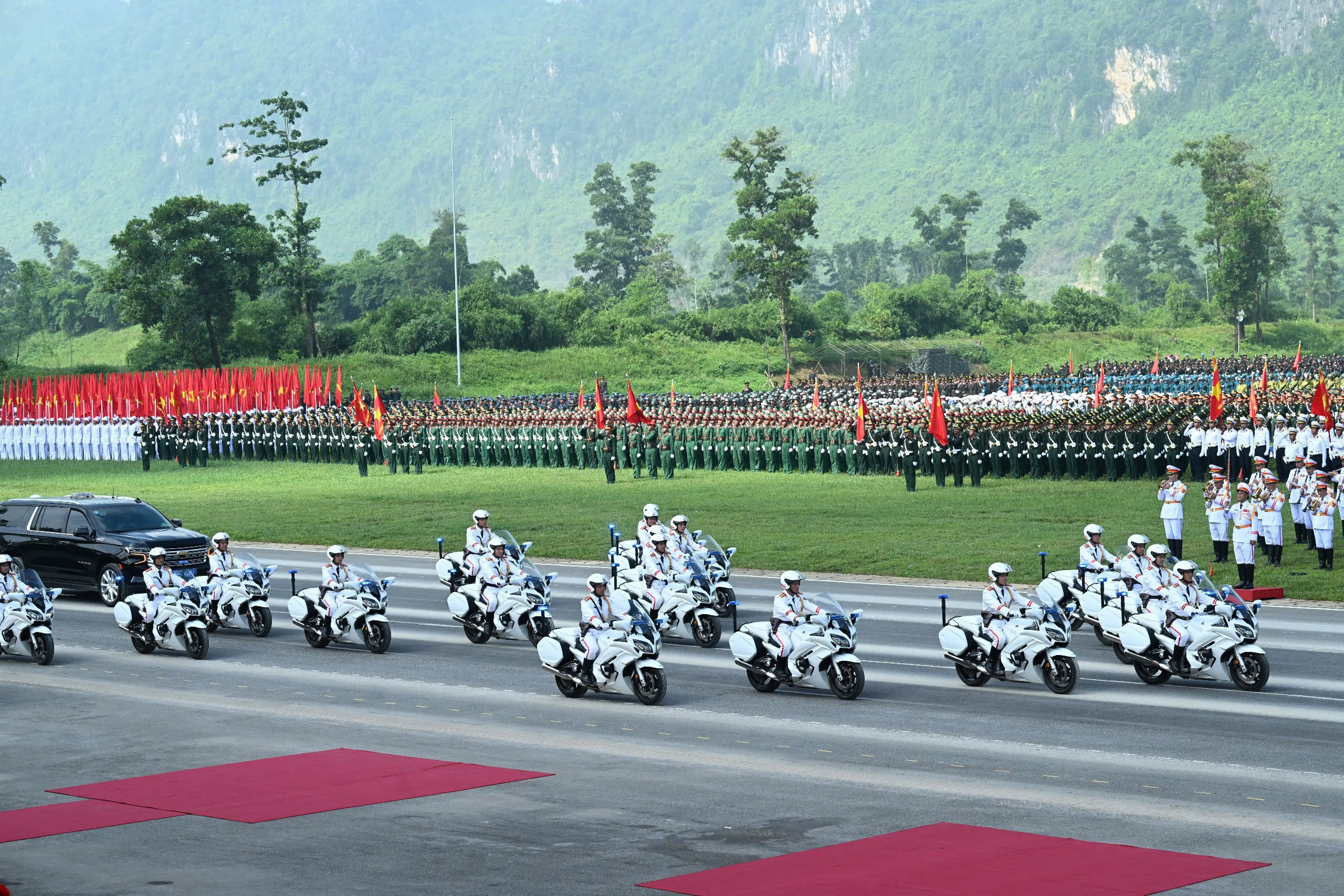 Dàn vũ khí, khí tài lần đầu hợp luyện chuẩn bị cho 2/9: Tổ hợp tên lửa phòng không, xe UAV cảm tử, xe tăng - Ảnh 16.