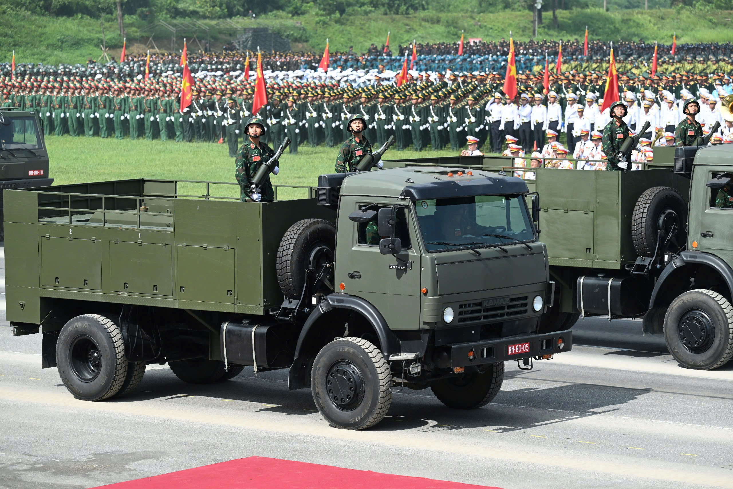 Dàn vũ khí, khí tài lần đầu hợp luyện chuẩn bị cho 2/9: Tổ hợp tên lửa phòng không, xe UAV cảm tử, xe tăng - Ảnh 8.