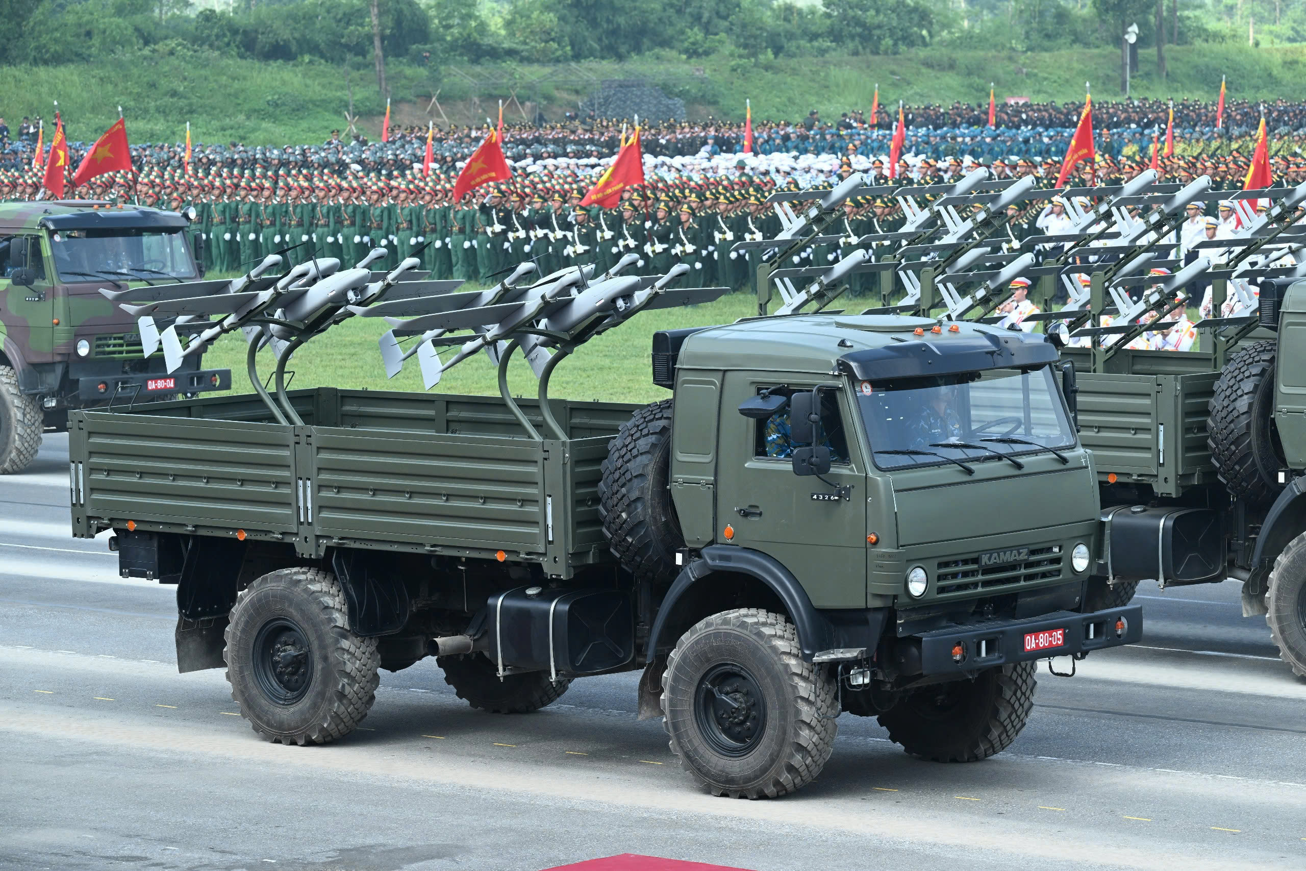 Dàn vũ khí, khí tài lần đầu hợp luyện chuẩn bị cho 2/9: Tổ hợp tên lửa phòng không, xe UAV cảm tử, xe tăng - Ảnh 7.