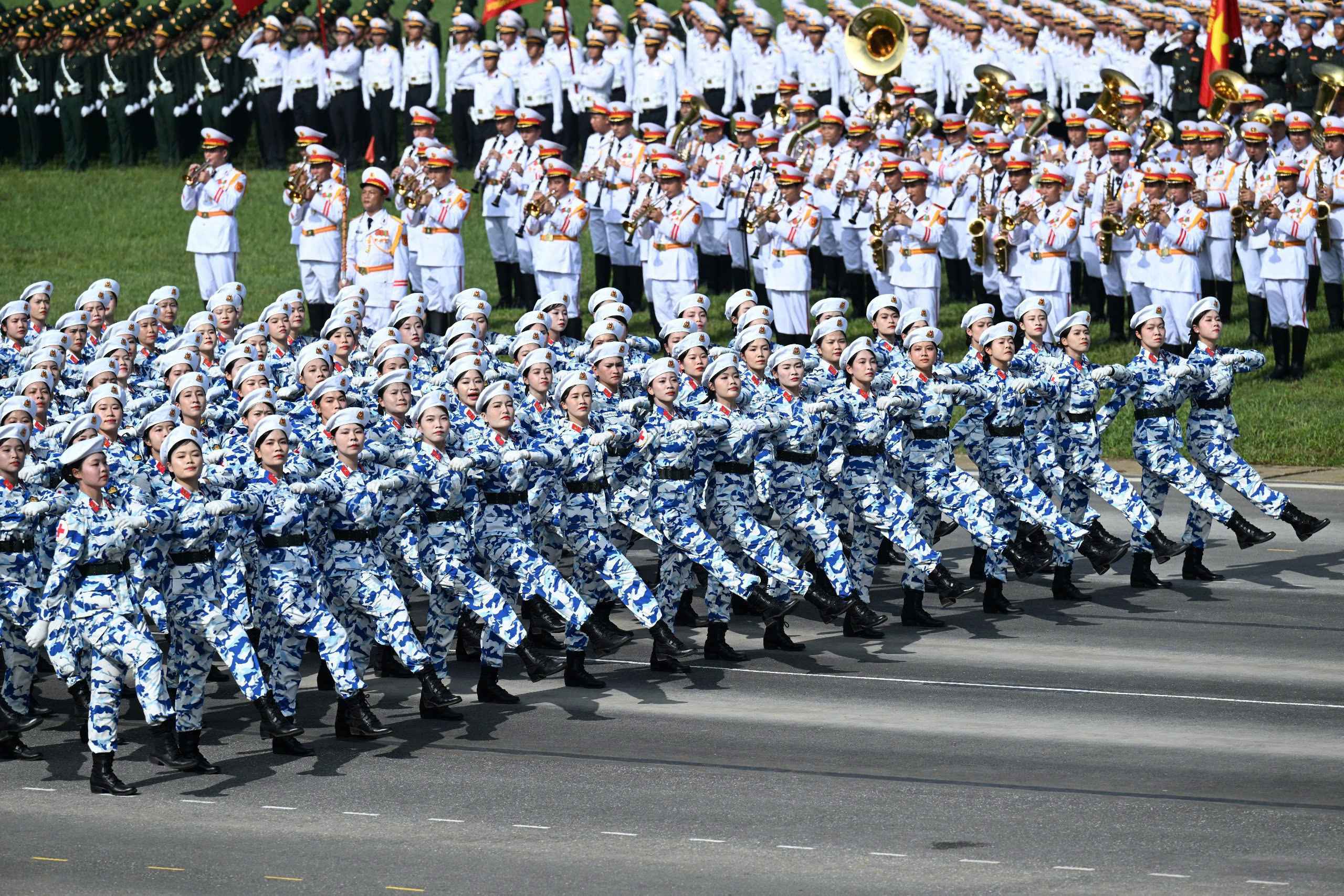 9 khối nữ chiến sĩ Công an, Quân đội tổng hợp luyện cho ngày 2/9: Vượt nắng hè, rèn ý chí, vững bước chân - Ảnh 5.