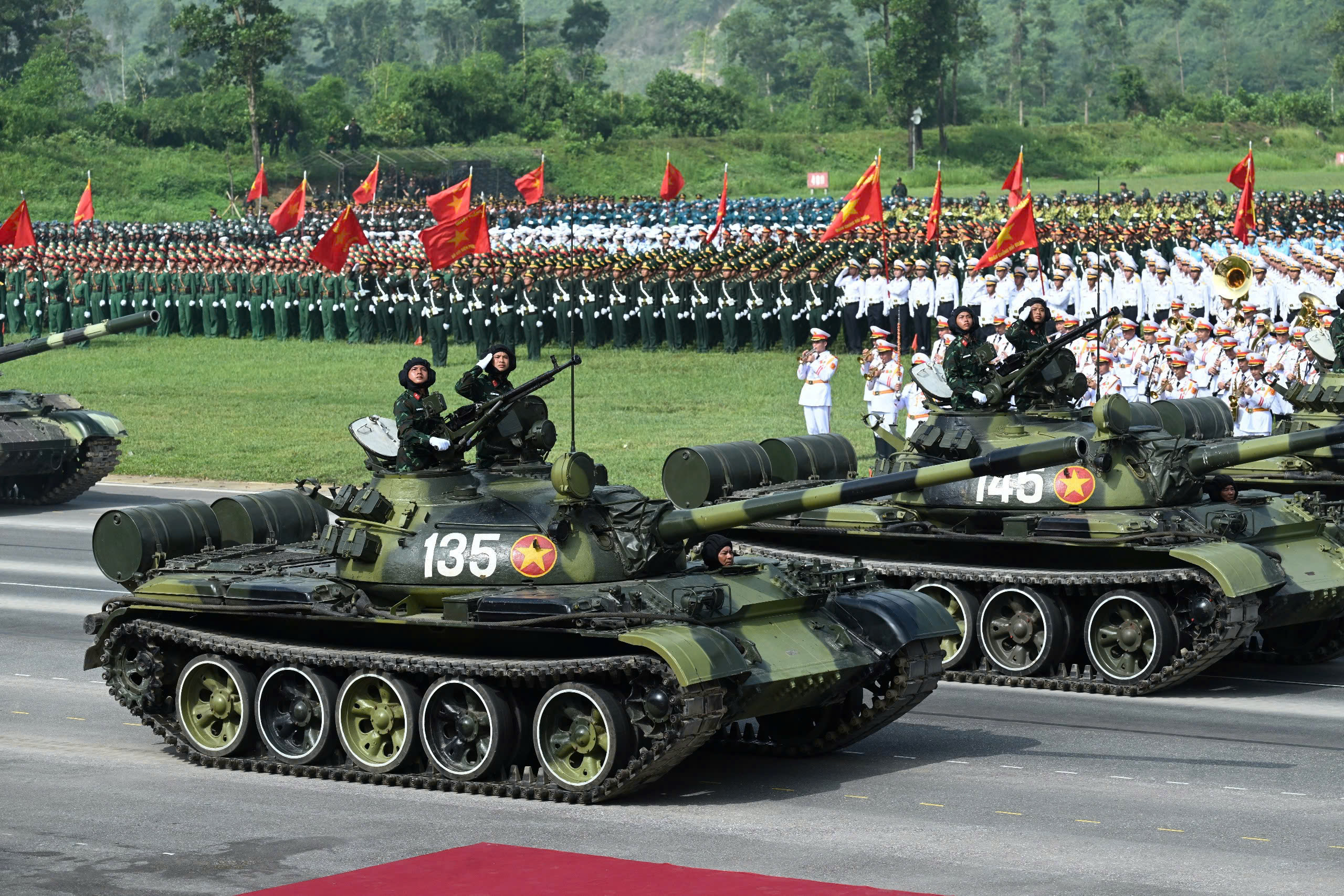 Dàn vũ khí, khí tài lần đầu hợp luyện chuẩn bị cho 2/9: Tổ hợp tên lửa phòng không, xe UAV cảm tử, xe tăng - Ảnh 6.