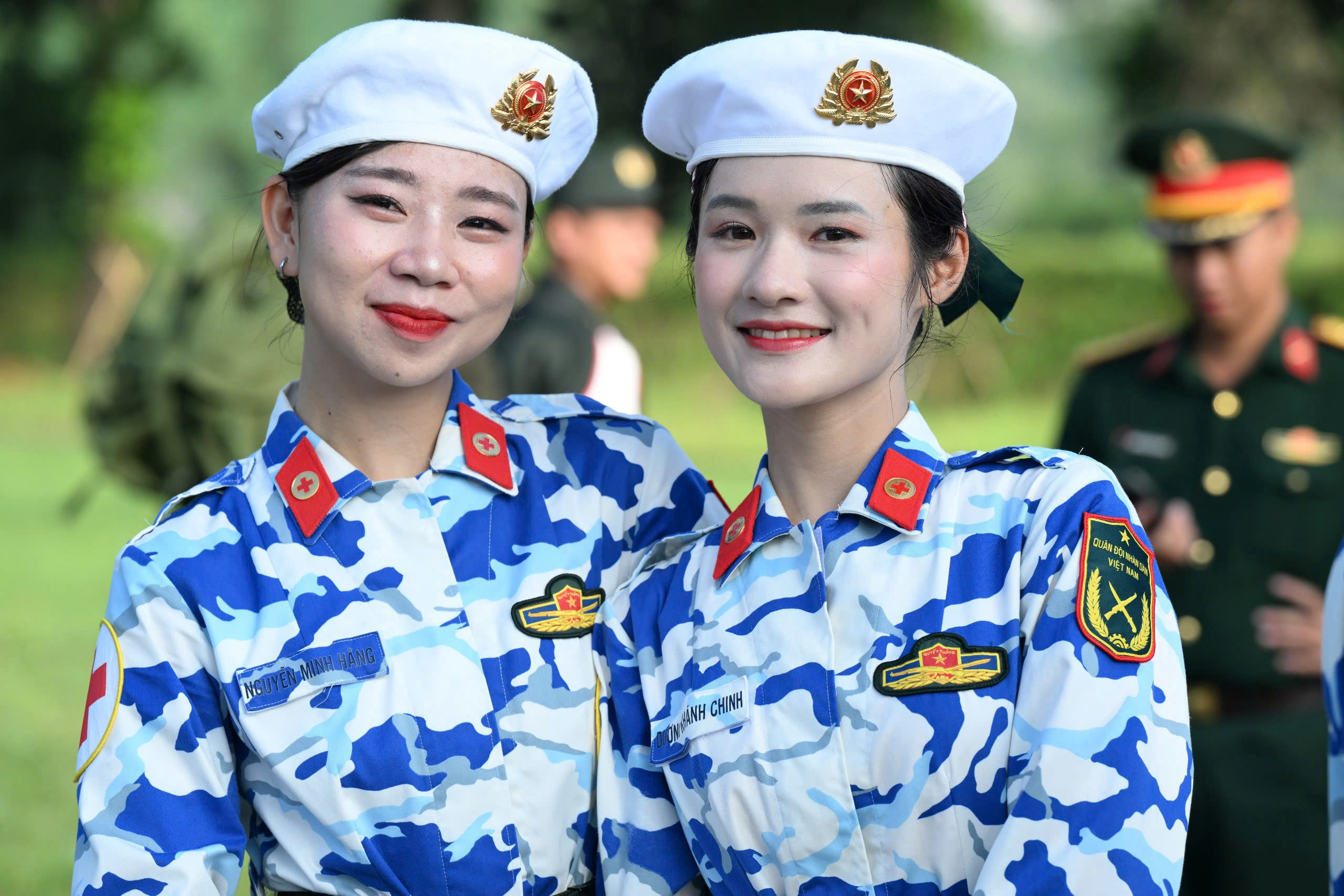 9 khối nữ chiến sĩ Công an, Quân đội tổng hợp luyện cho ngày 2/9: Vượt nắng hè, rèn ý chí, vững bước chân - Ảnh 7.