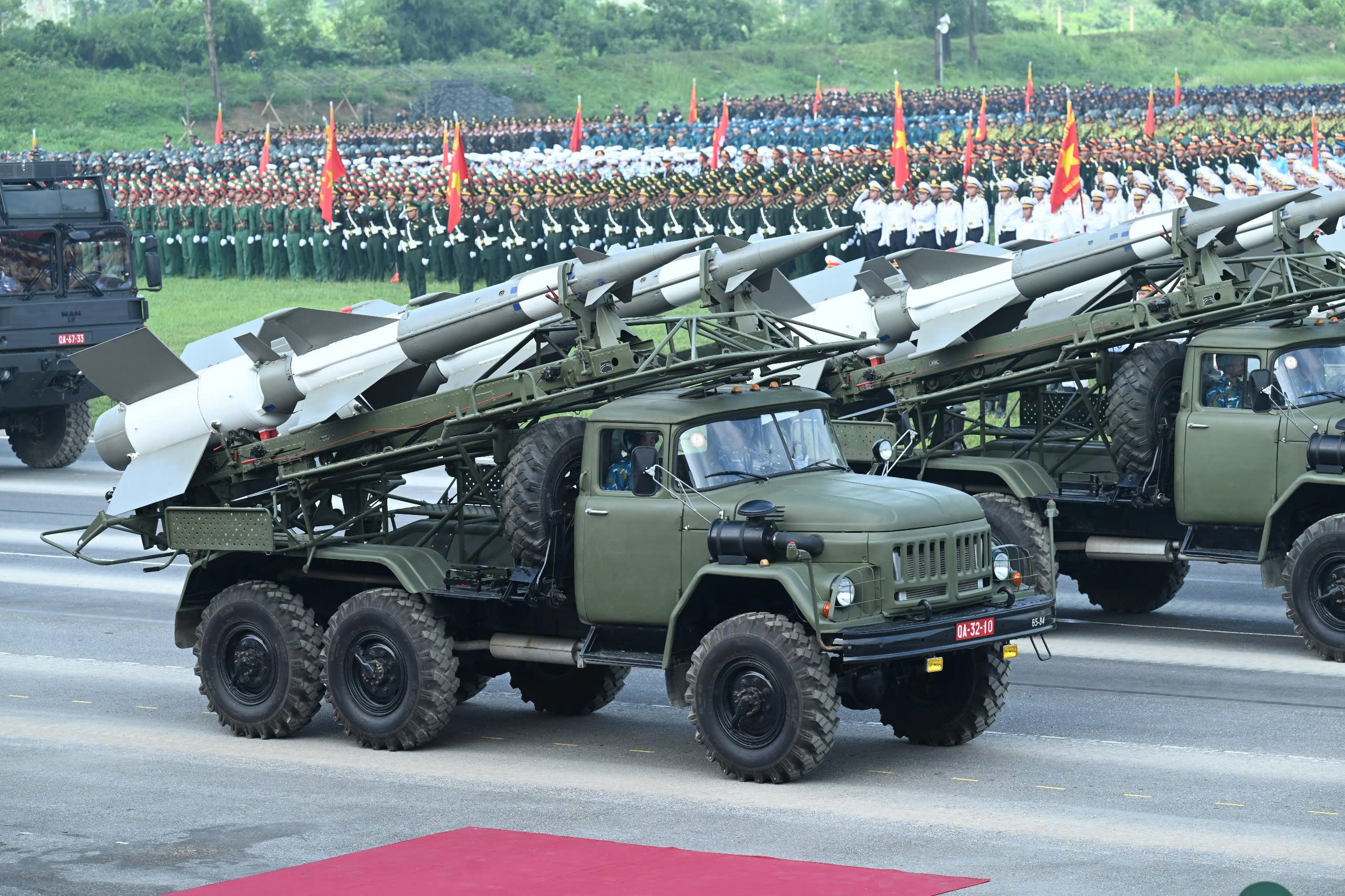 Dàn vũ khí, khí tài lần đầu hợp luyện chuẩn bị cho 2/9: Tổ hợp tên lửa phòng không, xe UAV cảm tử, xe tăng - Ảnh 9.