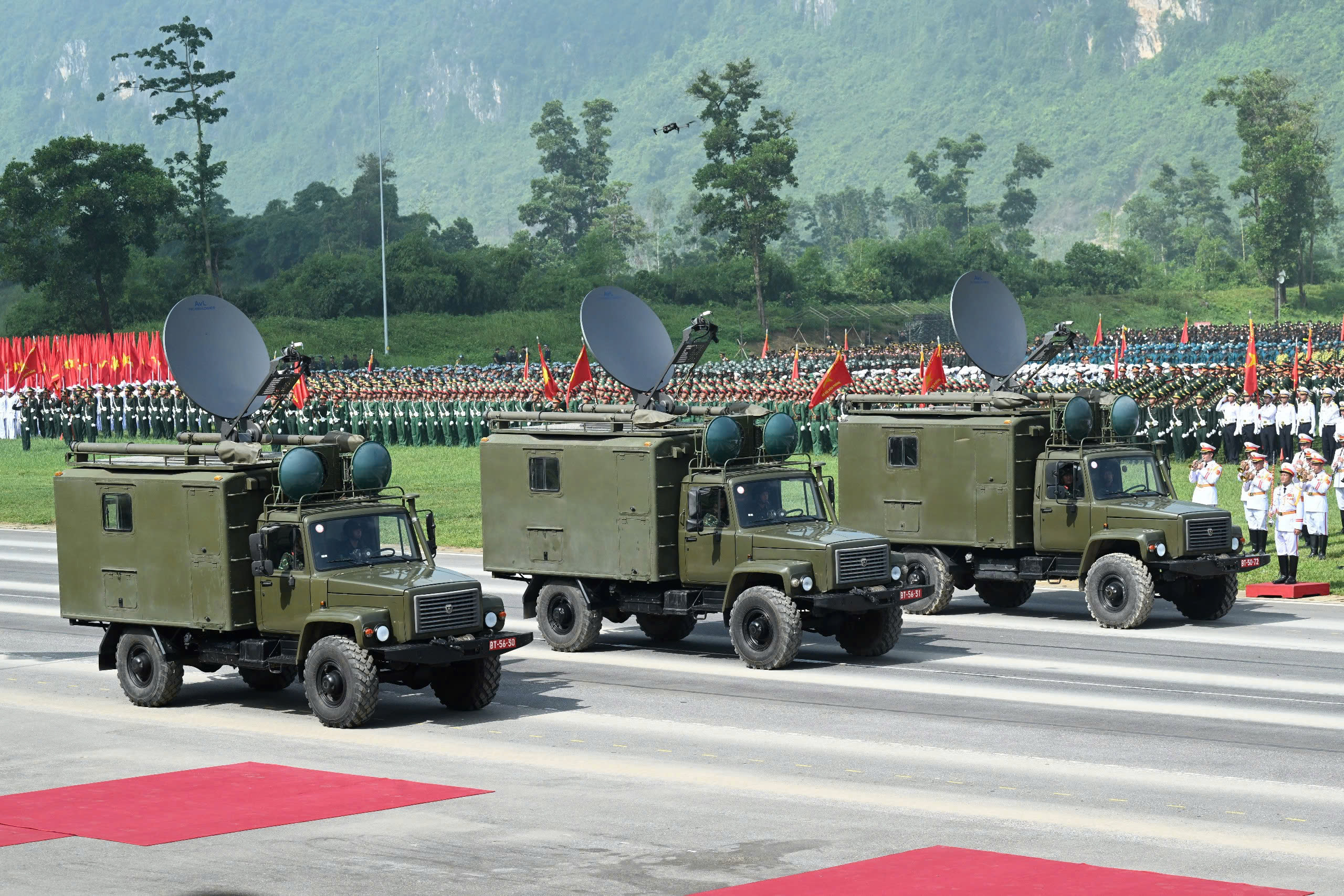 Dàn vũ khí, khí tài lần đầu hợp luyện chuẩn bị cho 2/9: Tổ hợp tên lửa phòng không, xe UAV cảm tử, xe tăng - Ảnh 12.