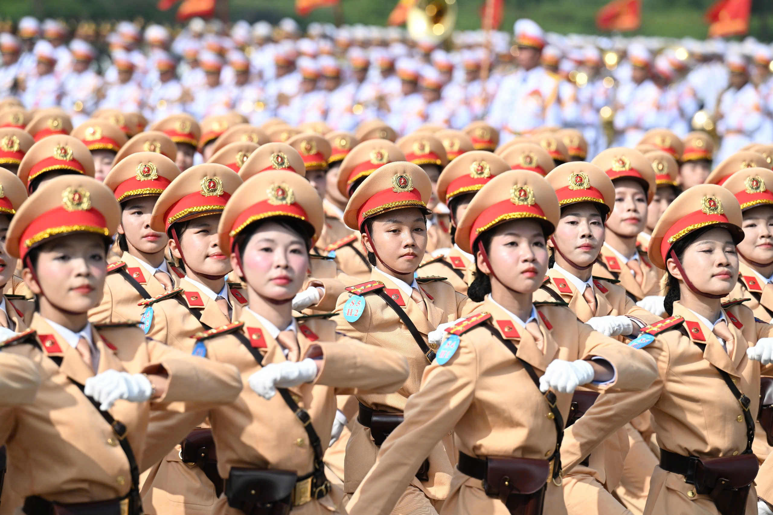 9 khối nữ chiến sĩ Công an, Quân đội tổng hợp luyện cho ngày 2/9: Vượt nắng hè, rèn ý chí, vững bước chân - Ảnh 9.