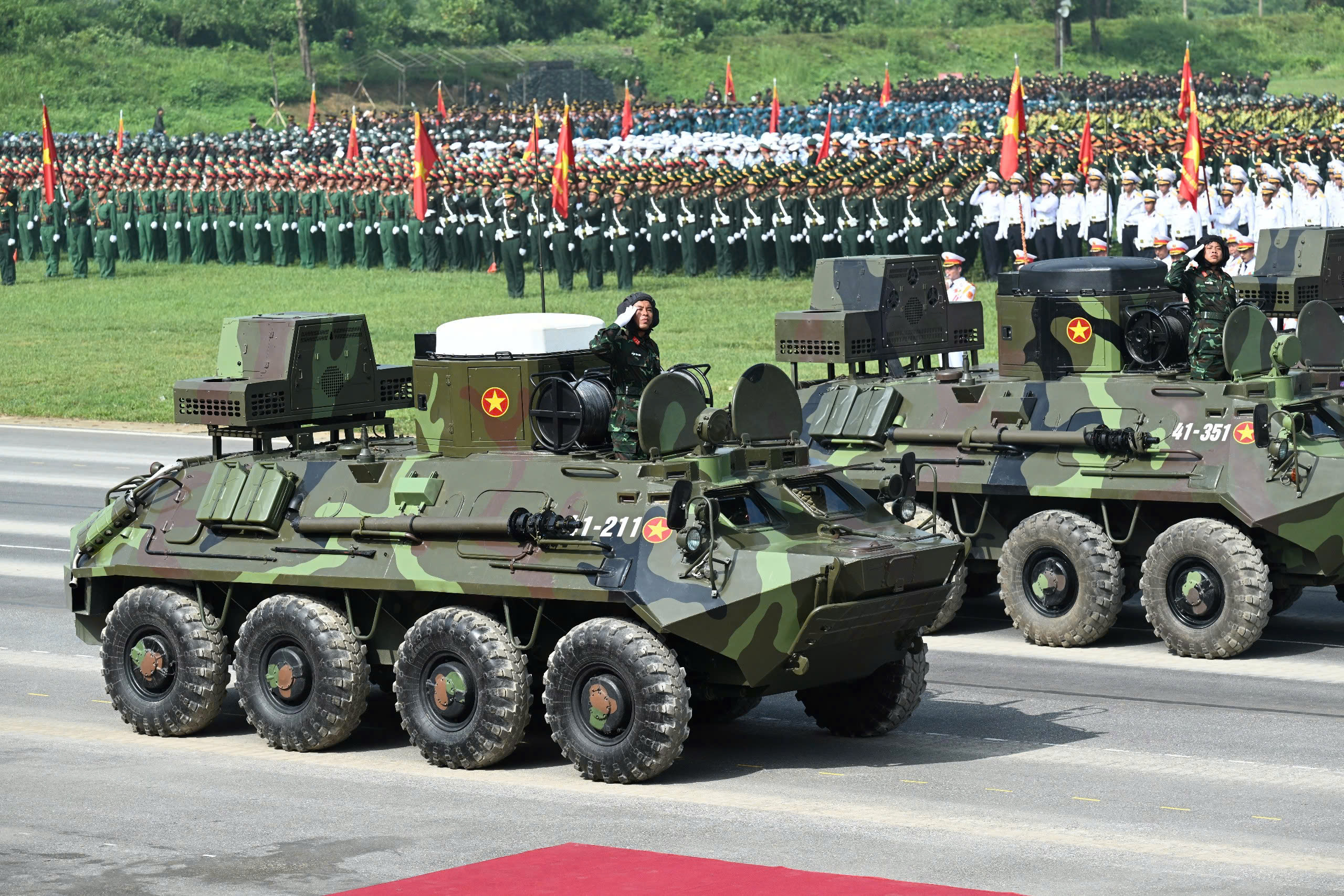 Dàn vũ khí, khí tài lần đầu hợp luyện chuẩn bị cho 2/9: Tổ hợp tên lửa phòng không, xe UAV cảm tử, xe tăng - Ảnh 14.