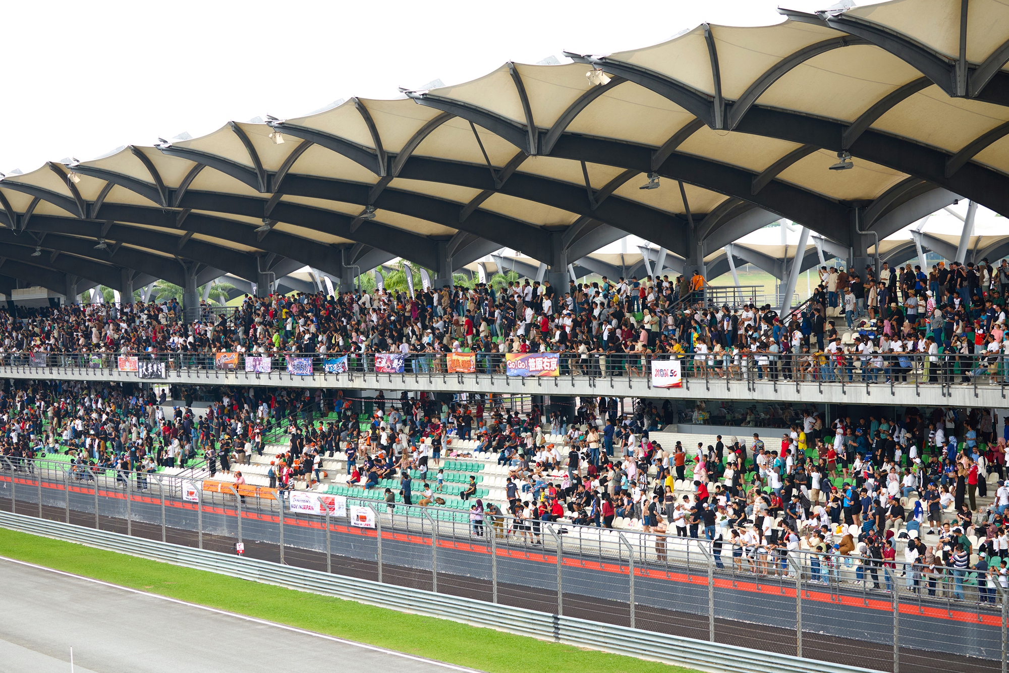 Lần đầu đặt chân đến SUPER GT tại Sepang: Mãn nhãn với dàn xe nét căng và những pha drift đầy mê hoặc! - Ảnh 12.