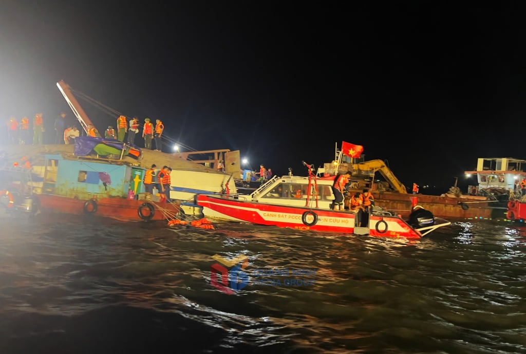 Nhân chứng kể lại giây phút lật tàu du lịch chở 51 người trên vịnh Hạ Long - Ảnh 2.