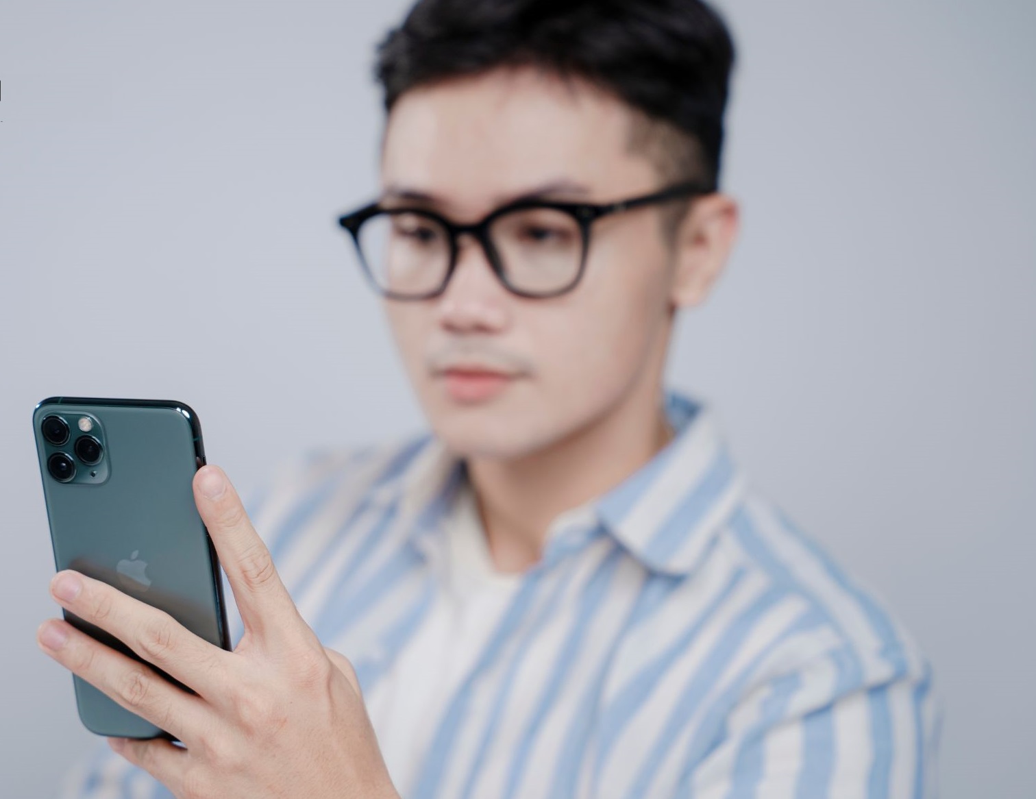 Máy cũ Apple “cháy hàng”, iPhone 13 Pro về giá khó tin: Chuyện gì vậy?- Ảnh 1.