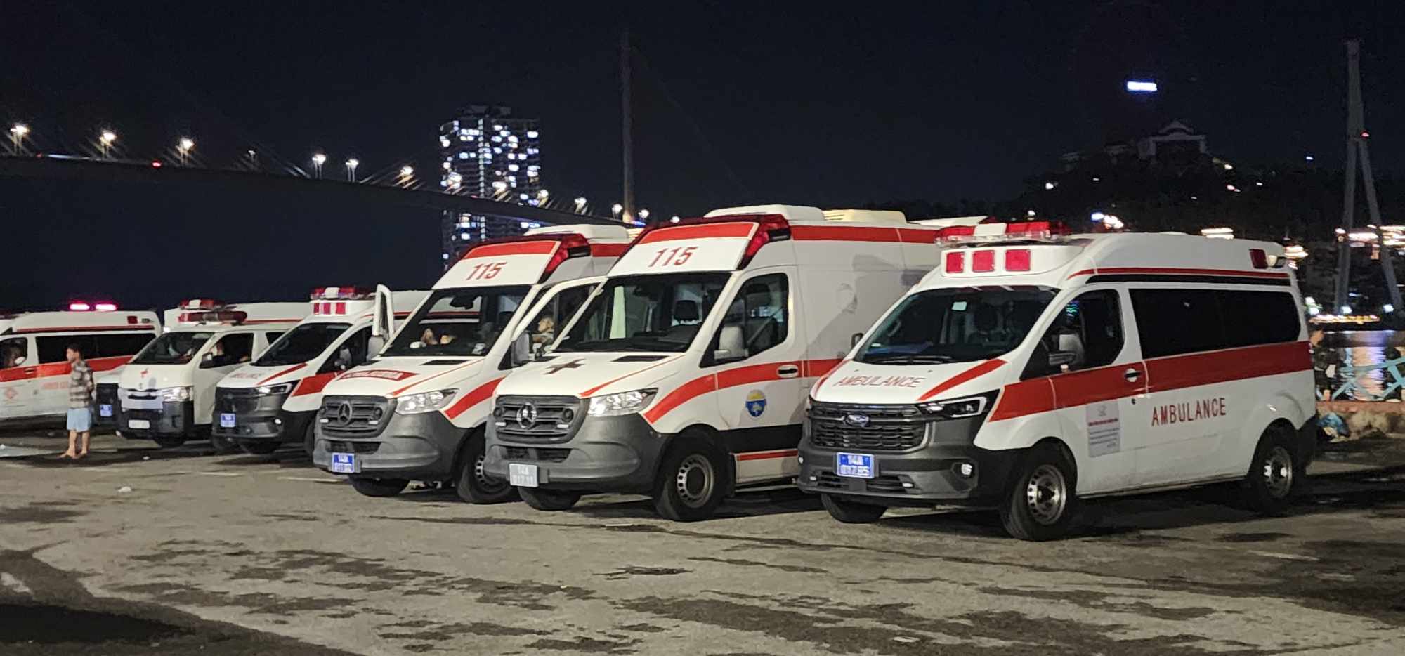 Nhân chứng kể lại giây phút lật tàu du lịch chở 51 người trên vịnh Hạ Long - Ảnh 1.