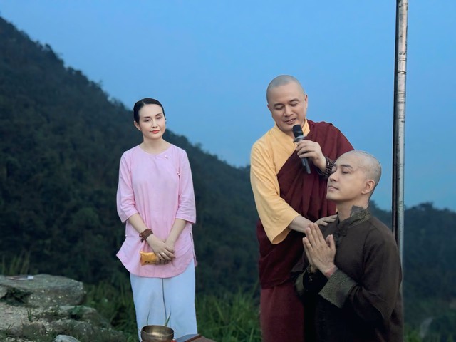 Tuấn Hưng bị phản ứng tiêu cực khi cạo đầu gây sốc: “Tôi không cần phản bác” - Ảnh 1.