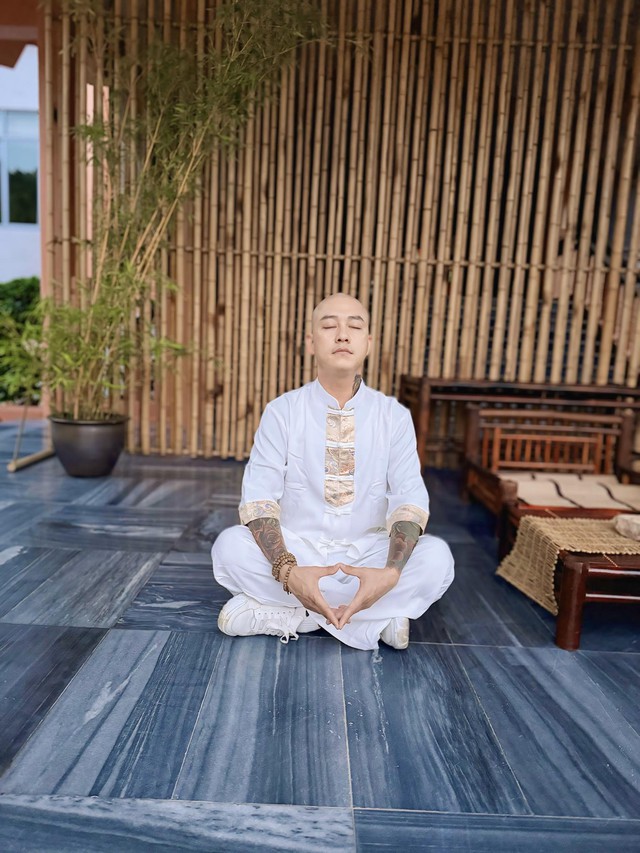 Tuấn Hưng bị phản ứng tiêu cực khi cạo đầu gây sốc: “Tôi không cần phản bác” - Ảnh 2.