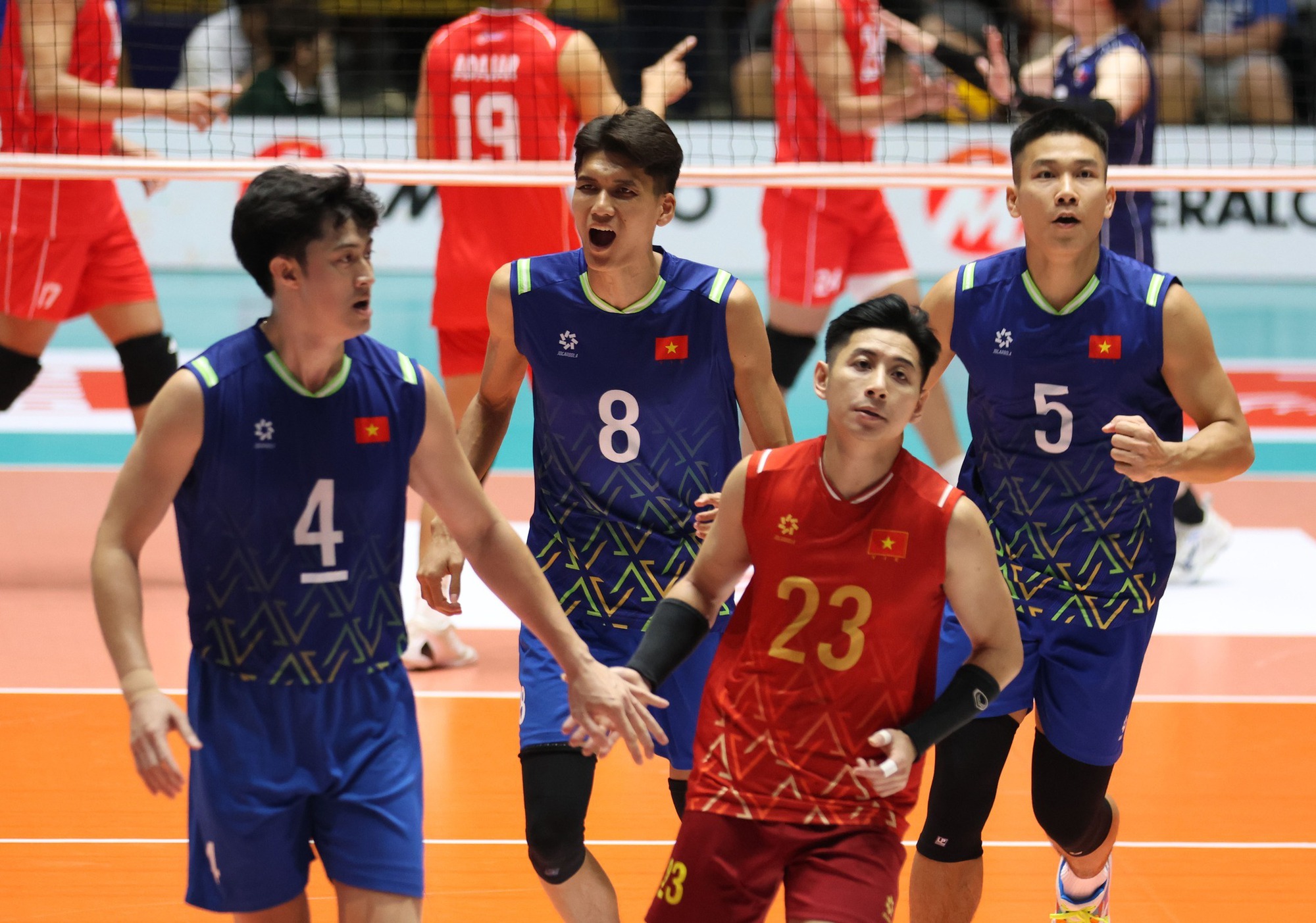 Hạ Thái Lan theo kịch bản “nghẹt thở”, tuyển Việt Nam bứt phá tại giải Đông Nam Á - Ảnh 1.
