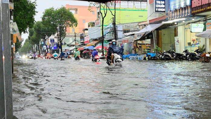 S&aacute;ng kiến chống ngập cho Cần Thơ: Đề xuất trang bị bồn chứa nước mưa - Ảnh 1.