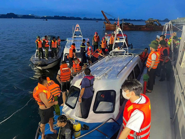 Hình ảnh vụ lật tàu vịnh Hạ Long: Cập nhật mới nhất về công tác cứu nạn - Ảnh 3.