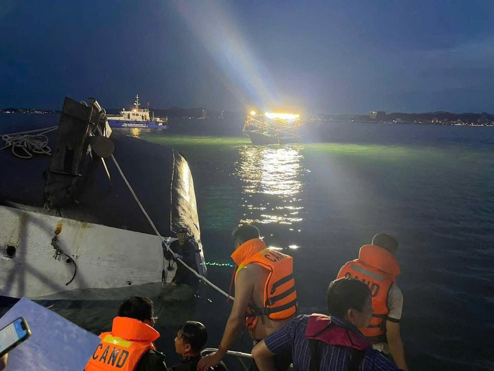 Hình ảnh vụ lật tàu vịnh Hạ Long: Cập nhật mới nhất về công tác cứu nạn - Ảnh 6.