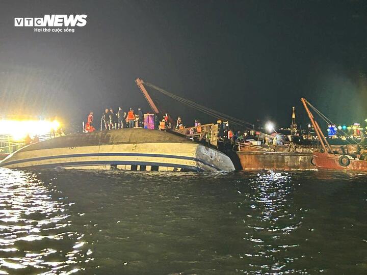 Hình ảnh vụ lật tàu vịnh Hạ Long: Cập nhật mới nhất về công tác cứu nạn - Ảnh 1.