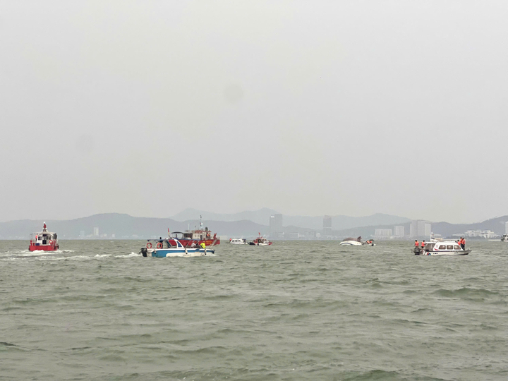 Hình ảnh vụ lật tàu vịnh Hạ Long: Cập nhật mới nhất về công tác cứu nạn - Ảnh 15.