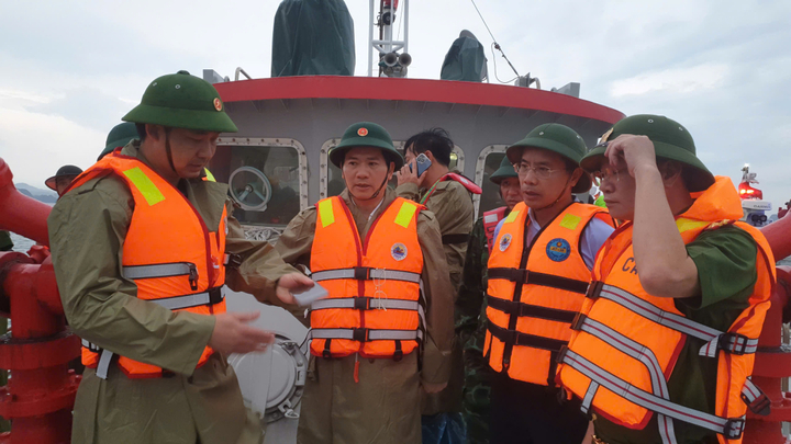 Hình ảnh vụ lật tàu vịnh Hạ Long: Cập nhật mới nhất về công tác cứu nạn - Ảnh 17.