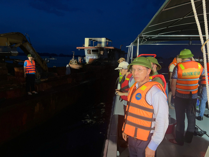 Hình ảnh vụ lật tàu vịnh Hạ Long: Cập nhật mới nhất về công tác cứu nạn - Ảnh 16.