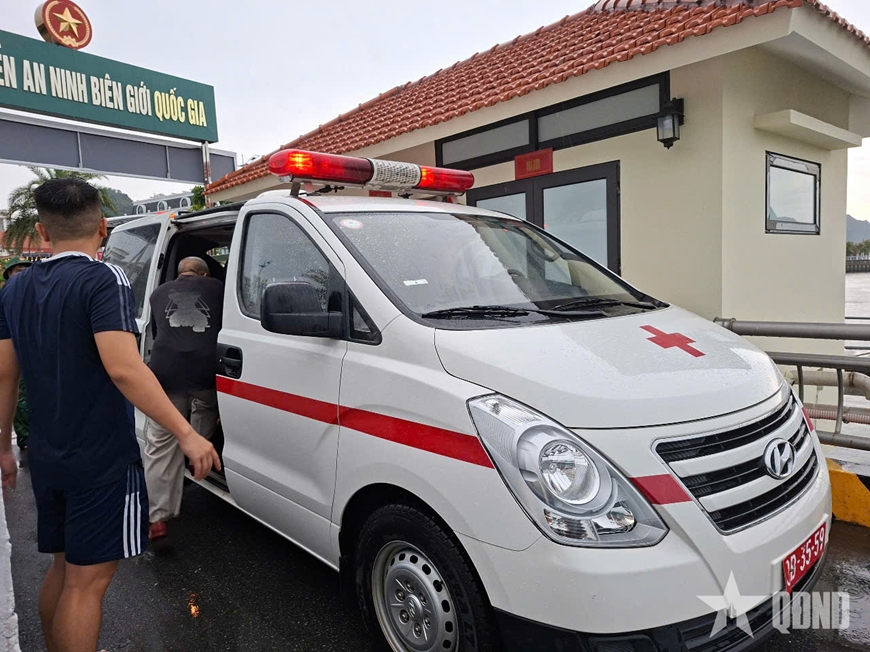 Đắm tàu trên Vịnh Hạ Long chở 53 người: Vớt được 34 thi thể, còn 8 người mất tích - Ảnh 4.