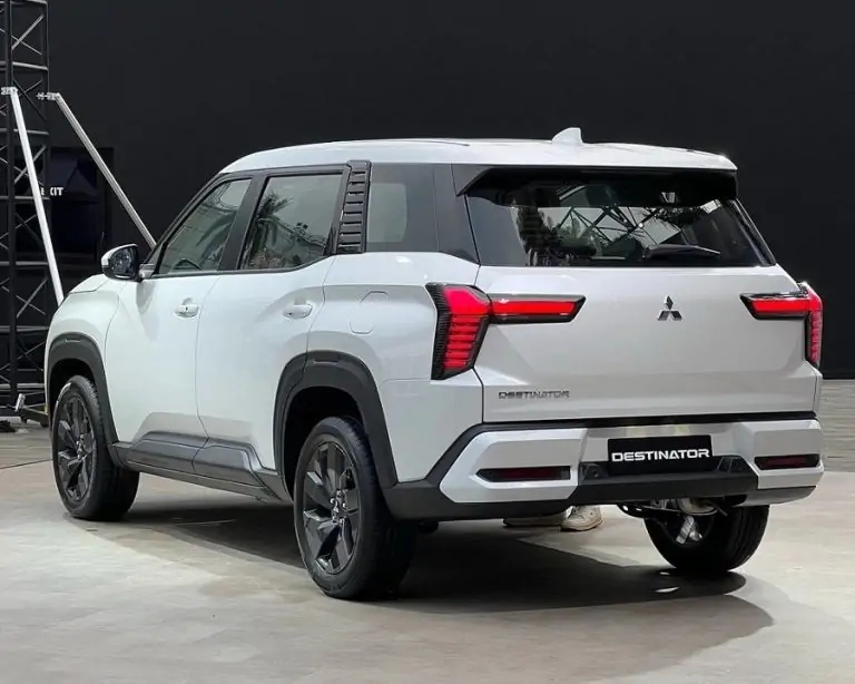 Đây là sự khác biệt giữa 3 bản Mitsubishi Destinator mà khách Việt có thể tham khảo trước khi chốt cọc - Ảnh 2.