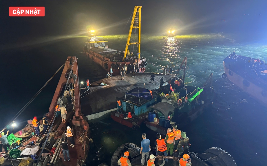 Vụ đắm t&agrave;u du lịch tr&ecirc;n Vịnh Hạ Long: Xuy&ecirc;n đ&ecirc;m trục vớt t&agrave;u, t&igrave;m thấy th&ecirc;m một số thi thể - Ảnh 4.