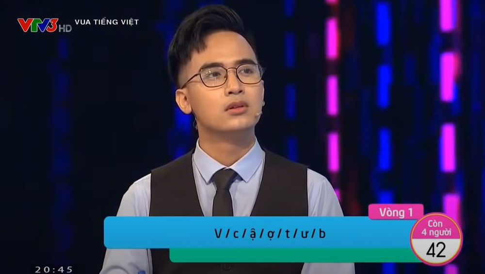 1 thử thách xếp từ trong Vua tiếng Việt bỗng gây sốt: Cứ ngỡ đáp án là "Cứ bật vợ", xem xong mới ngớ người - Ảnh 1. 1 thử thách xếp từ trong Vua tiếng Việt bỗng gây sốt: Cứ ngỡ đáp án là "Cứ bật vợ", xem xong mới ngớ người - Ảnh 1.