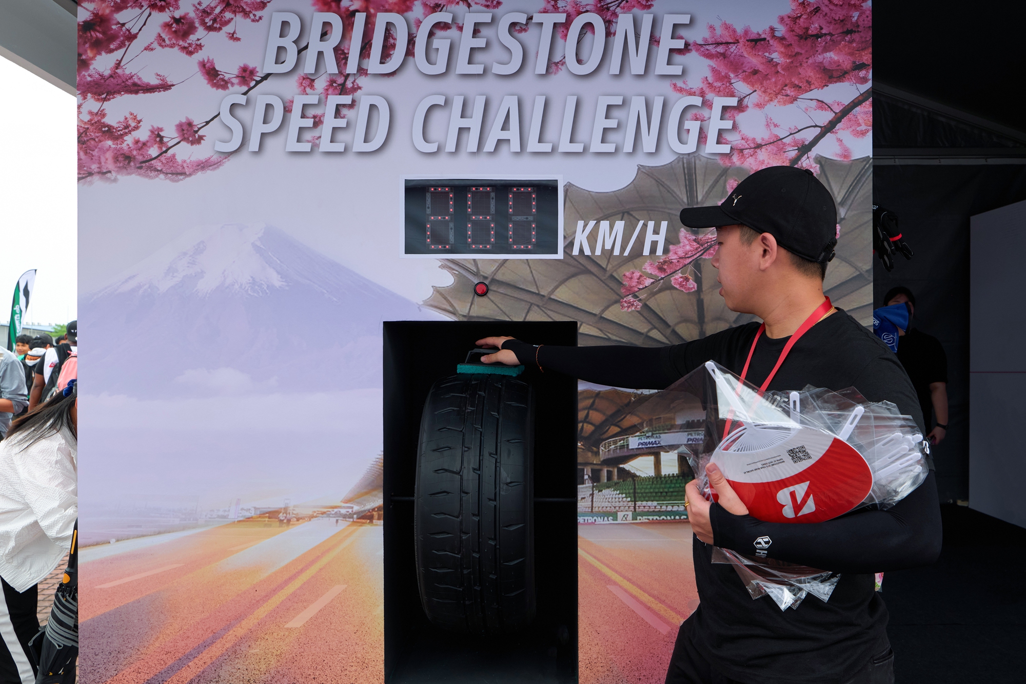 Lần đầu đặt chân đến SUPER GT tại Sepang: Mãn nhãn với dàn xe nét căng và những pha drift đầy mê hoặc! - Ảnh 9.