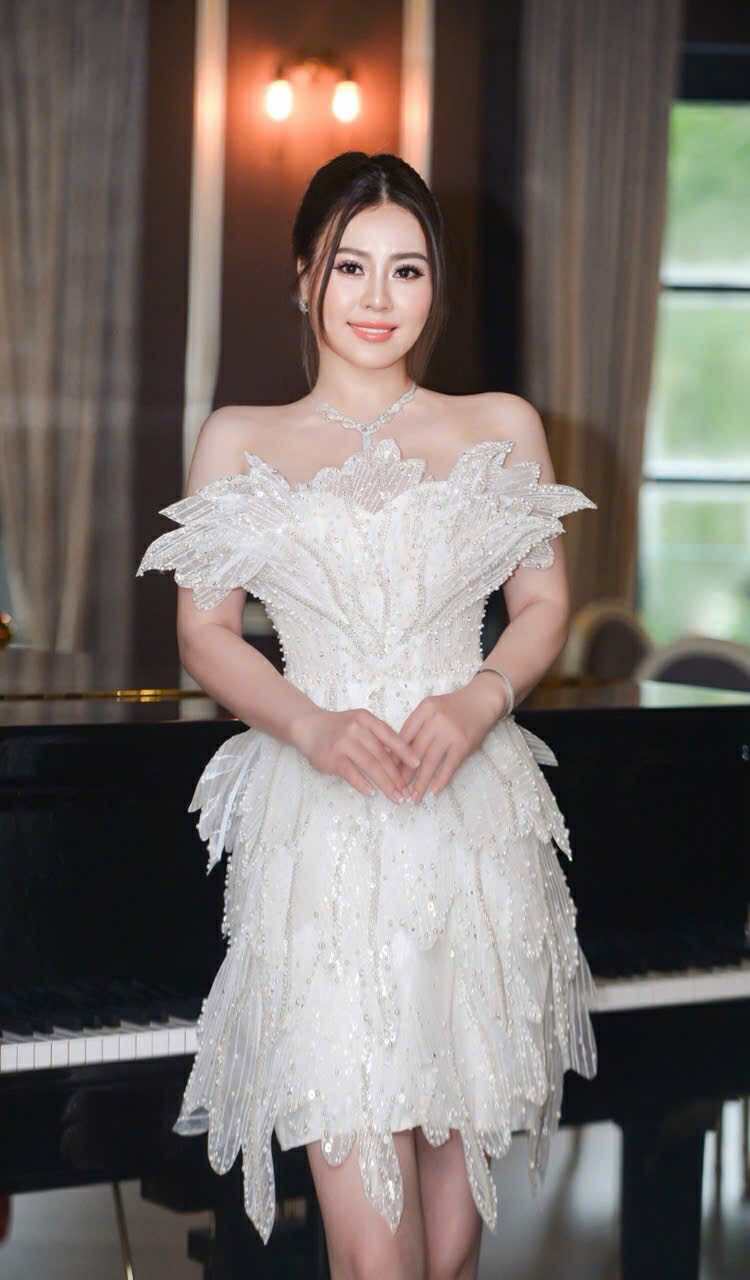 Quang Tèo và dàn nghệ sĩ, hoa á hậu quý bà đến chúc mừng Phan Kim Oanh- Ảnh 6.