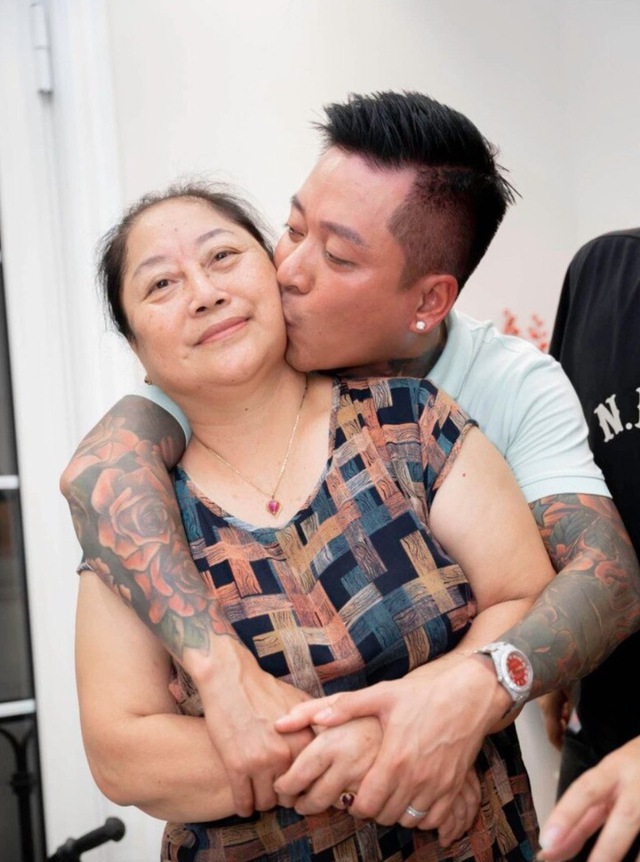 Tuấn Hưng bị phản ứng tiêu cực khi cạo đầu gây sốc: “Tôi không cần phản bác” - Ảnh 3.