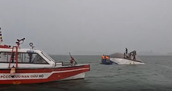 Hình ảnh vụ lật tàu vịnh Hạ Long: Cập nhật mới nhất về công tác cứu nạn - Ảnh 11.