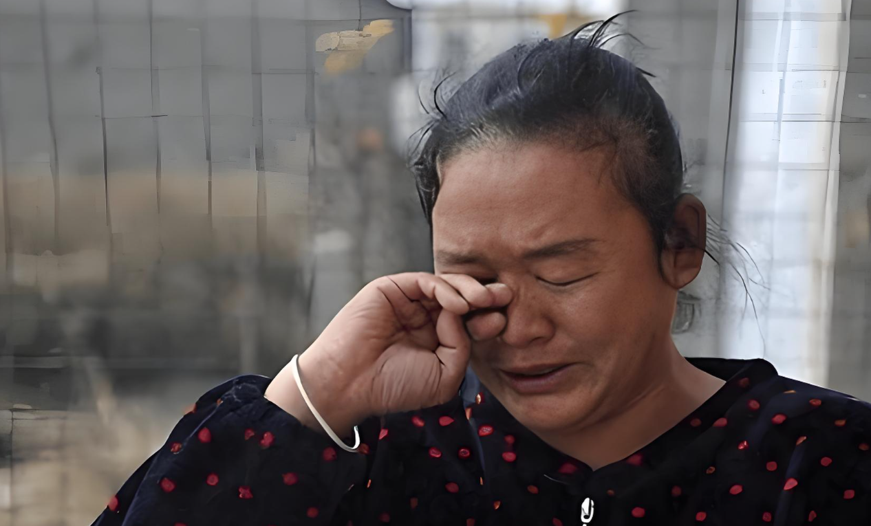 Nghe tin tôi bị tai nạn khi đi nhặt đồng nát, con trai cả lao đến bệnh viện quát một câu mà tôi tím mặt mày- Ảnh 1.