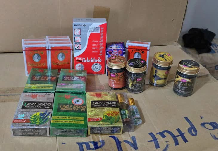 Quy trình sản xuất dầu gió giả tại tp . Hcm: Vợ chồng làm giả gần 70 . 000 Chai - Ảnh 12.