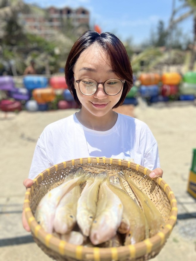 Bỏ việc lương gần 50 triệu/th&aacute;ng, c&ocirc; g&aacute;i về biển "chữa l&agrave;nh": Gia đ&igrave;nh ngăn cản, sợ sống l&ocirc;ng b&ocirc;ng, thiếu ổn định- Ảnh 3.