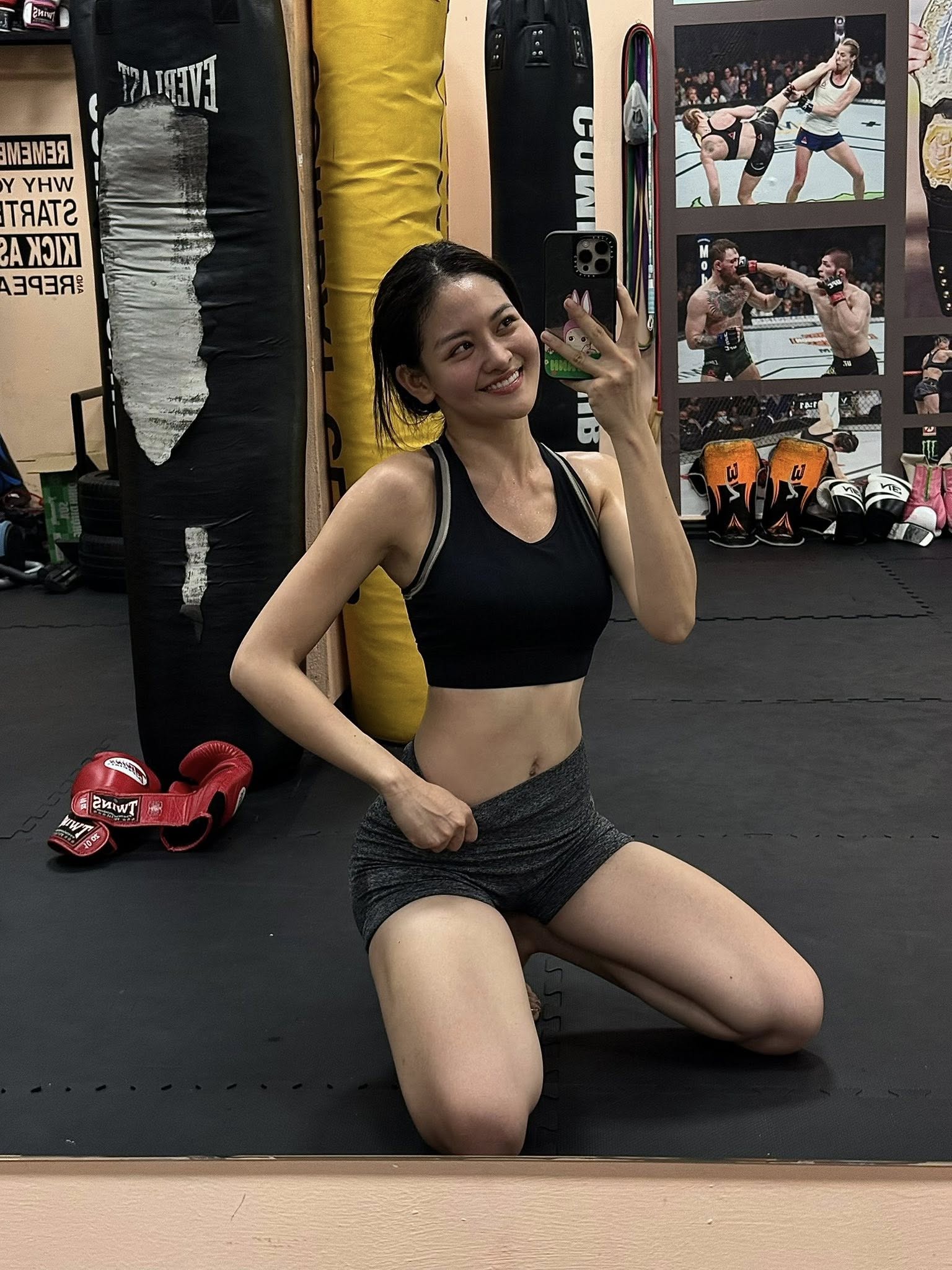 Mỹ nhân phim giờ vàng VTV “flex” cơ bắp săn chắc trên sàn boxing, nhìn xuống vòng 2 phẳng lì mới choáng- Ảnh 3.