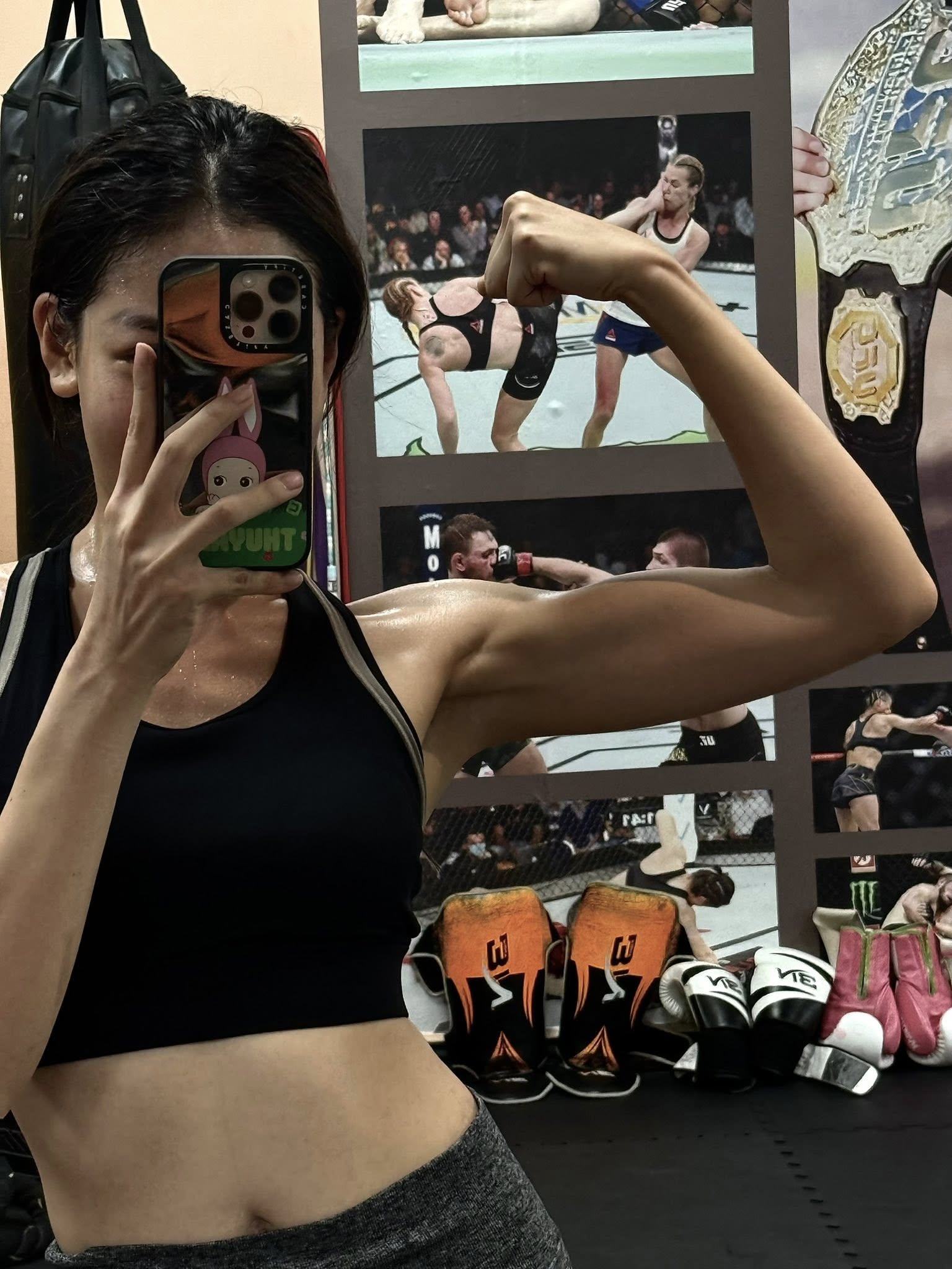 Mỹ nhân phim giờ vàng VTV “flex” cơ bắp săn chắc trên sàn boxing, nhìn xuống vòng 2 phẳng lì mới choáng- Ảnh 1.