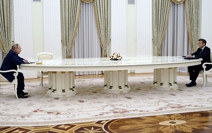 Tổng thống Pháp Macron tiết lộ nội dung cuộc điện đàm hiếm hoi với Tổng thống Nga Putin - Ảnh 2.