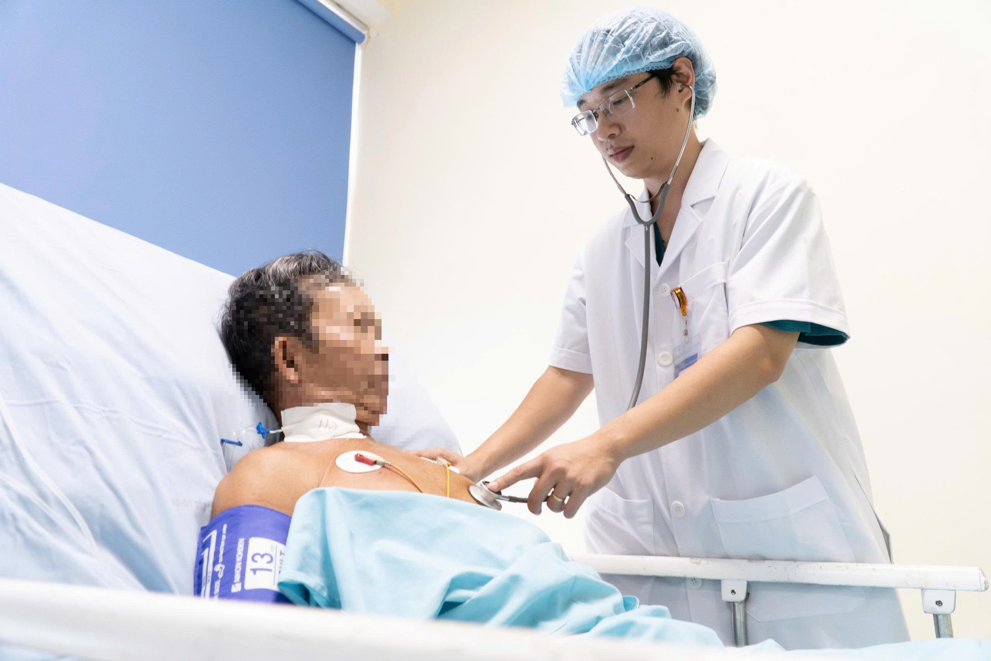 Người đàn ông ở Đà Nẵng bị ong đốt đến hôn mê, suýt chết - Ảnh 1.