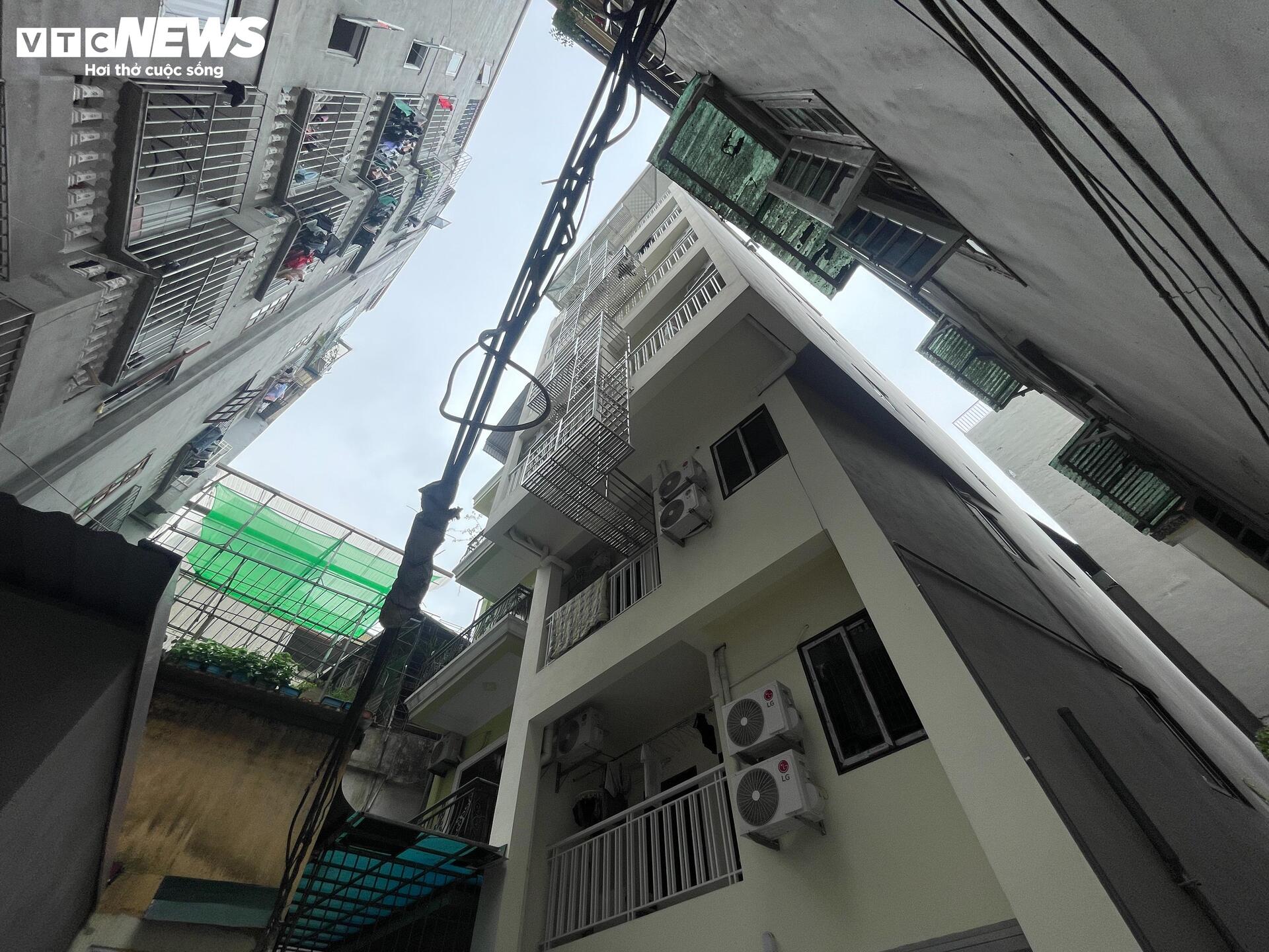 Ngõ siêu nhỏ Hà Nội: Cảnh sống chật chội và hiểm nguy giữa lòng đô thị - Ảnh 40.