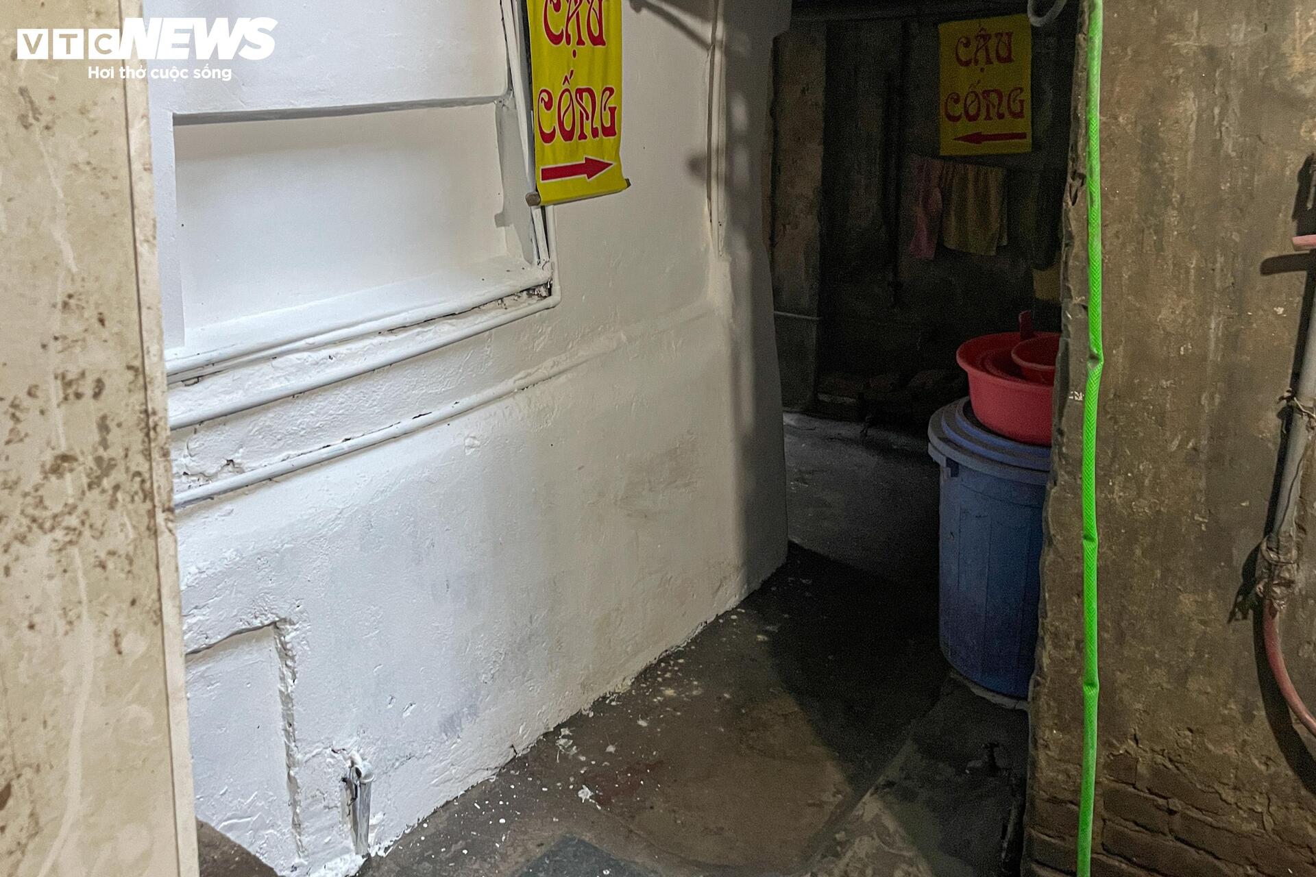 Ngõ siêu nhỏ Hà Nội: Cảnh sống chật chội và hiểm nguy giữa lòng đô thị - Ảnh 38.