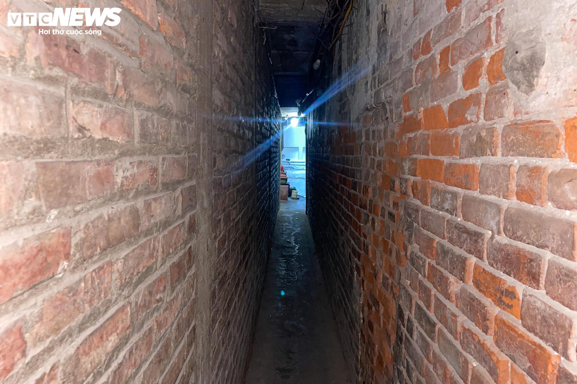 Ngõ siêu nhỏ Hà Nội: Cảnh sống chật chội và hiểm nguy giữa lòng đô thị - Ảnh 37.