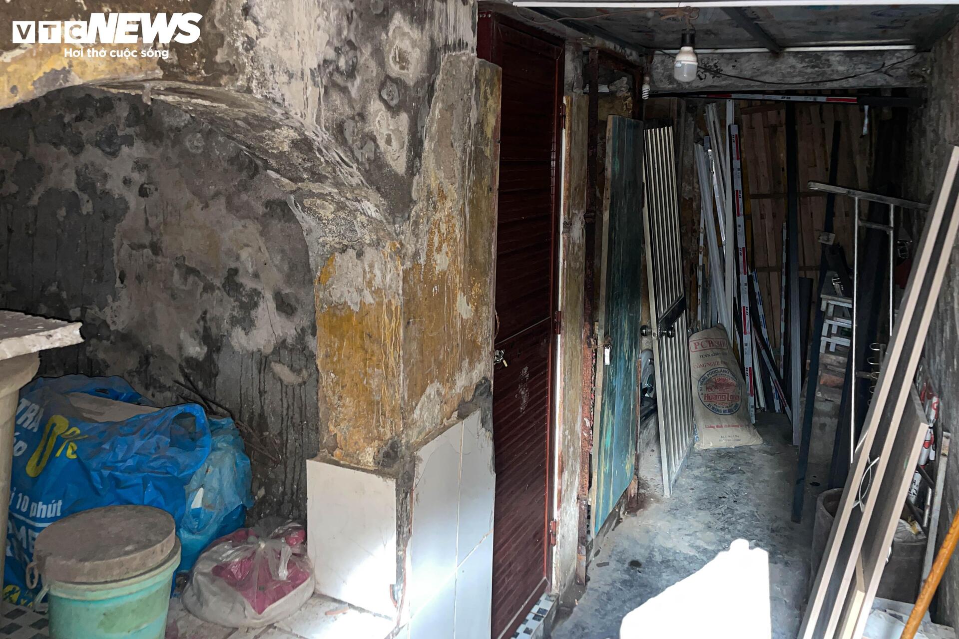 Ngõ siêu nhỏ Hà Nội: Cảnh sống chật chội và hiểm nguy giữa lòng đô thị - Ảnh 17.