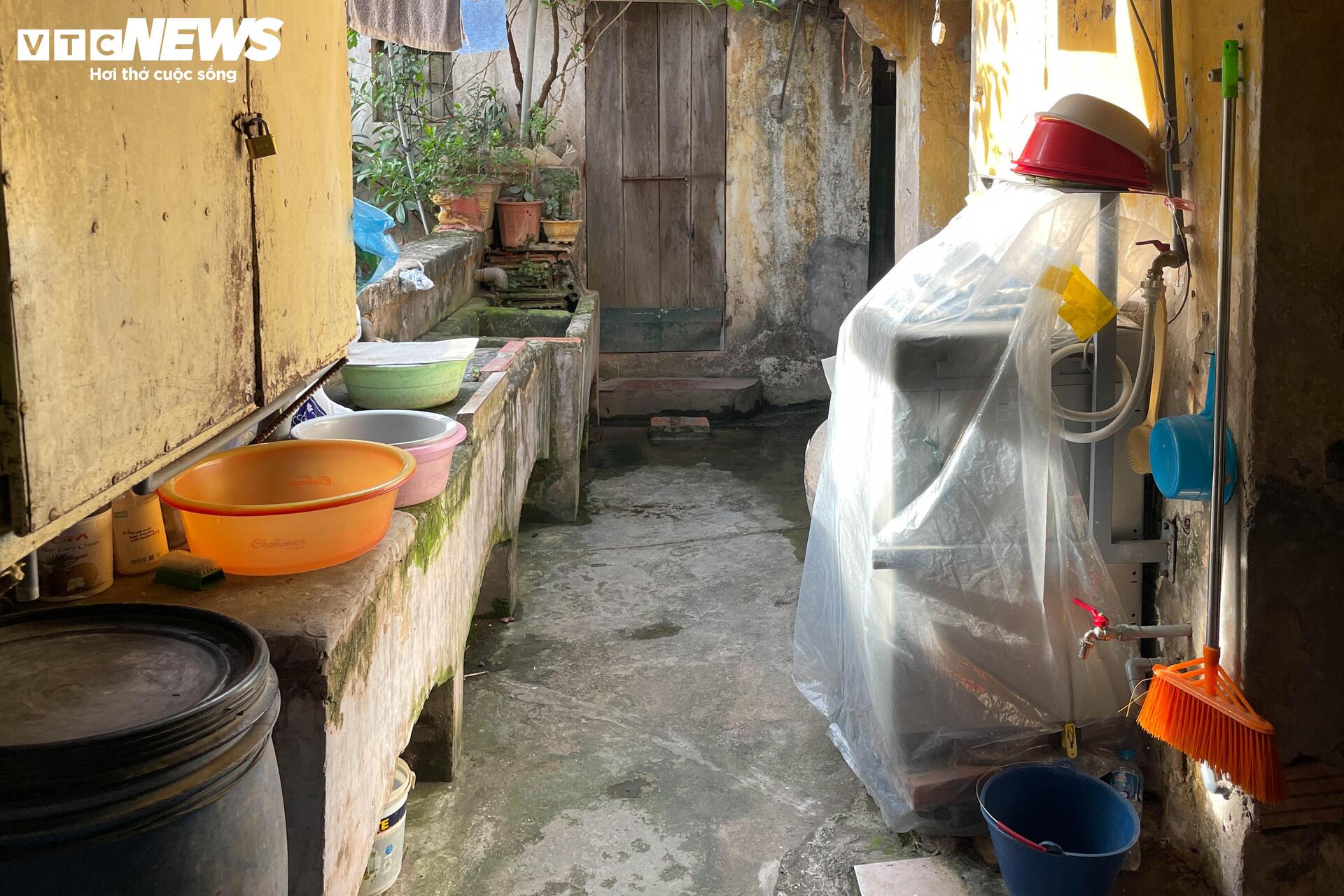 Ngõ siêu nhỏ Hà Nội: Cảnh sống chật chội và hiểm nguy giữa lòng đô thị - Ảnh 18.