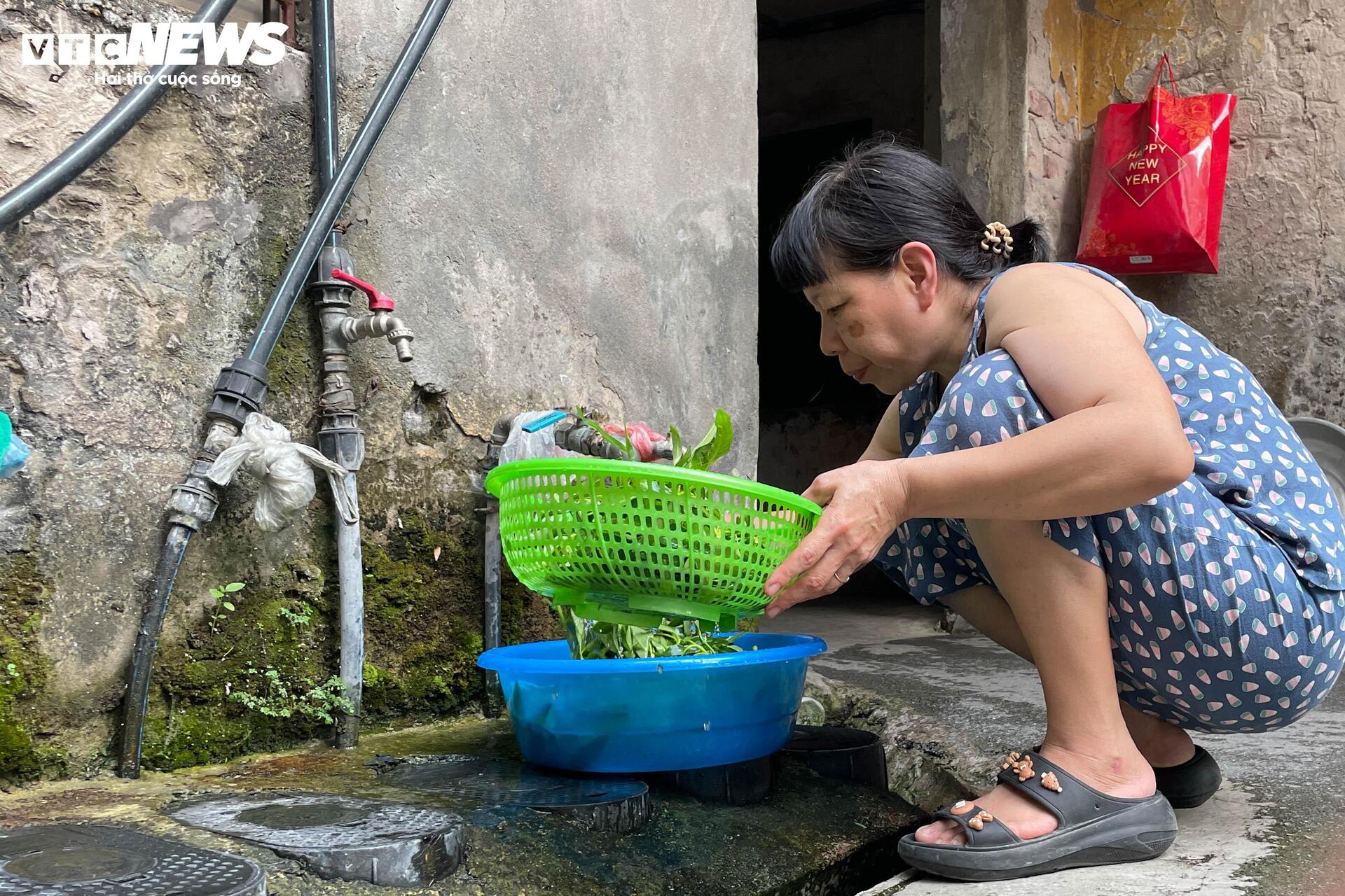 Ngõ siêu nhỏ Hà Nội: Cảnh sống chật chội và hiểm nguy giữa lòng đô thị - Ảnh 15.