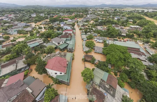 Vì sao mưa lớn dữ dội ở Việt Nam gia tăng theo dự báo thời tiết gần đây? - Ảnh 2.